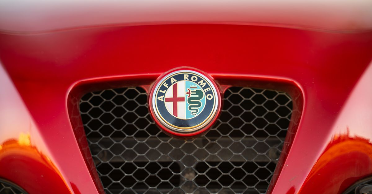 découvrez les étapes essentielles pour changer une roue sur votre alfa romeo 164 en toute sécurité, avec les outils adaptés.
