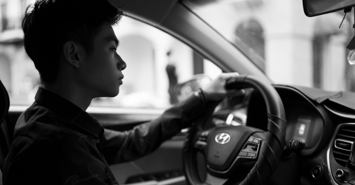 découvrez comment remplacer le rétroviseur latéral de votre hyundai portico : conseils pratiques et étapes clés pour une réparation fiable.