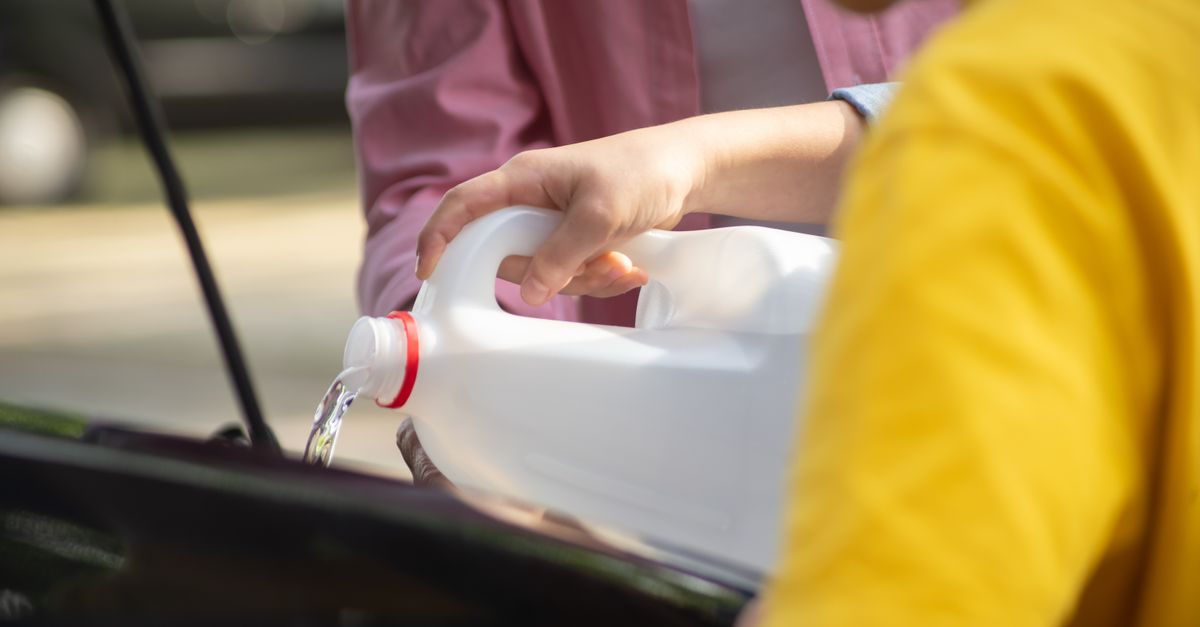 découvrez comment vérifier le niveau et l’état du liquide de frein de votre kia pride pour contribuer à un freinage sûr et efficace.
