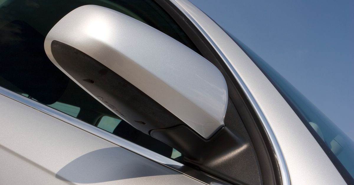 découvrez comment remplacer le rétroviseur latéral de votre lancia grand voyager et choisir une pièce compatible pour retrouver visibilité et sécurité.