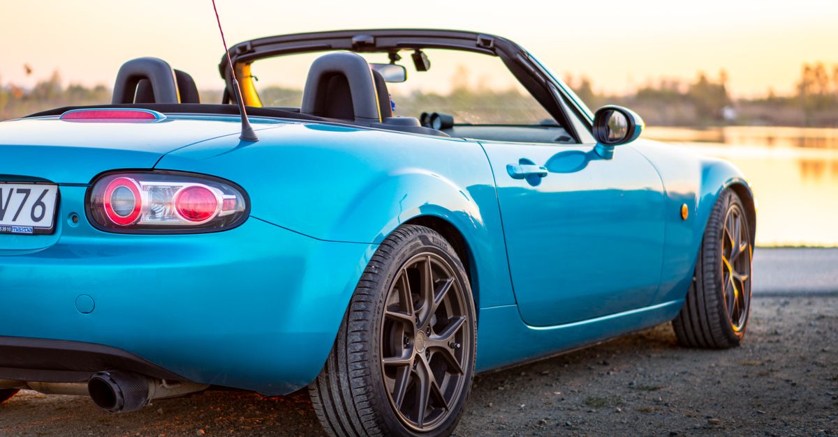 découvrez comment remplacer l’autoradio de votre mazda mx-5 de troisième génération et choisir un modèle compatible avec votre véhicule.