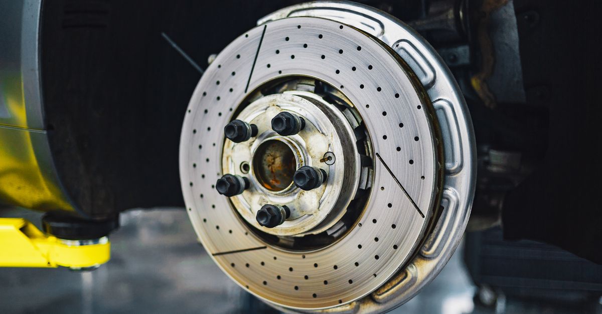 découvrez comment purger les freins d’un nissan primastar : étapes essentielles, précautions et conseils pour retrouver un freinage efficace.