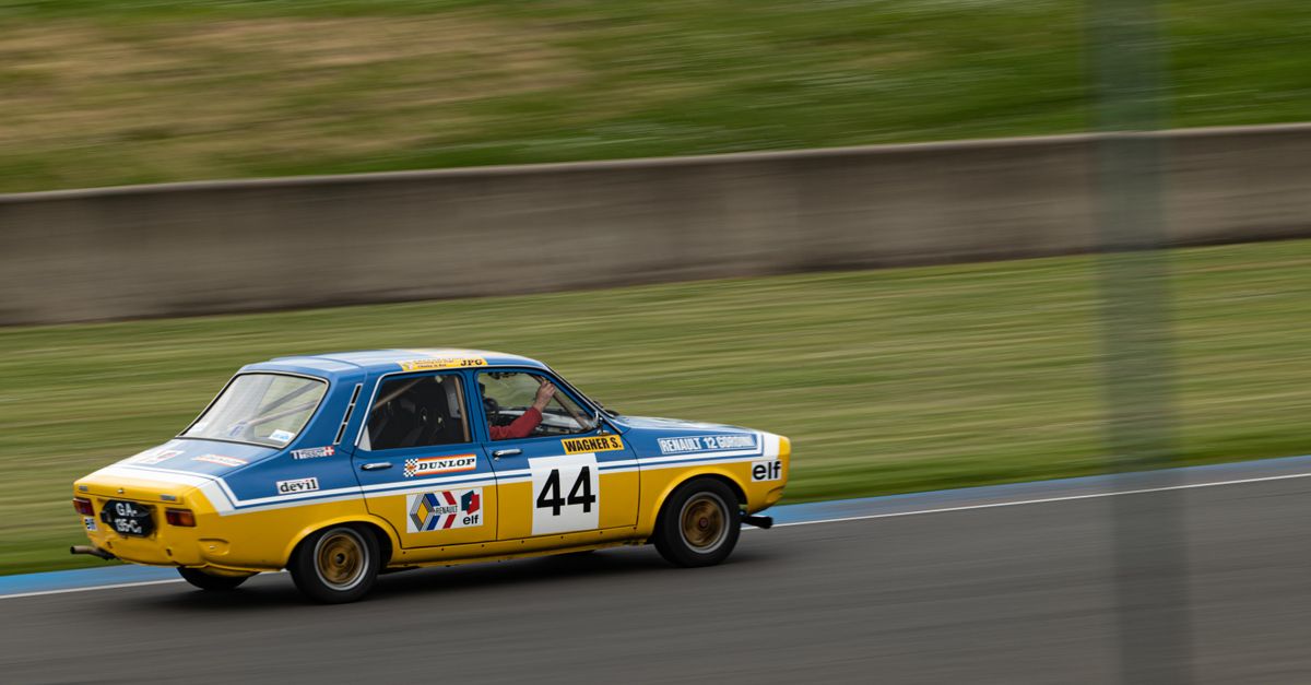 découvrez quand et comment réaliser la vidange de votre renault 14, choisir l’huile moteur adaptée et préserver les performances de votre voiture.