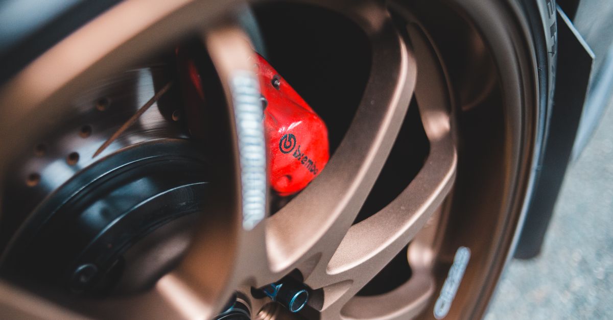 découvrez comment vérifier le niveau et l’état du liquide de frein de votre toyota mr pour préserver l’efficacité et la sécurité du freinage.