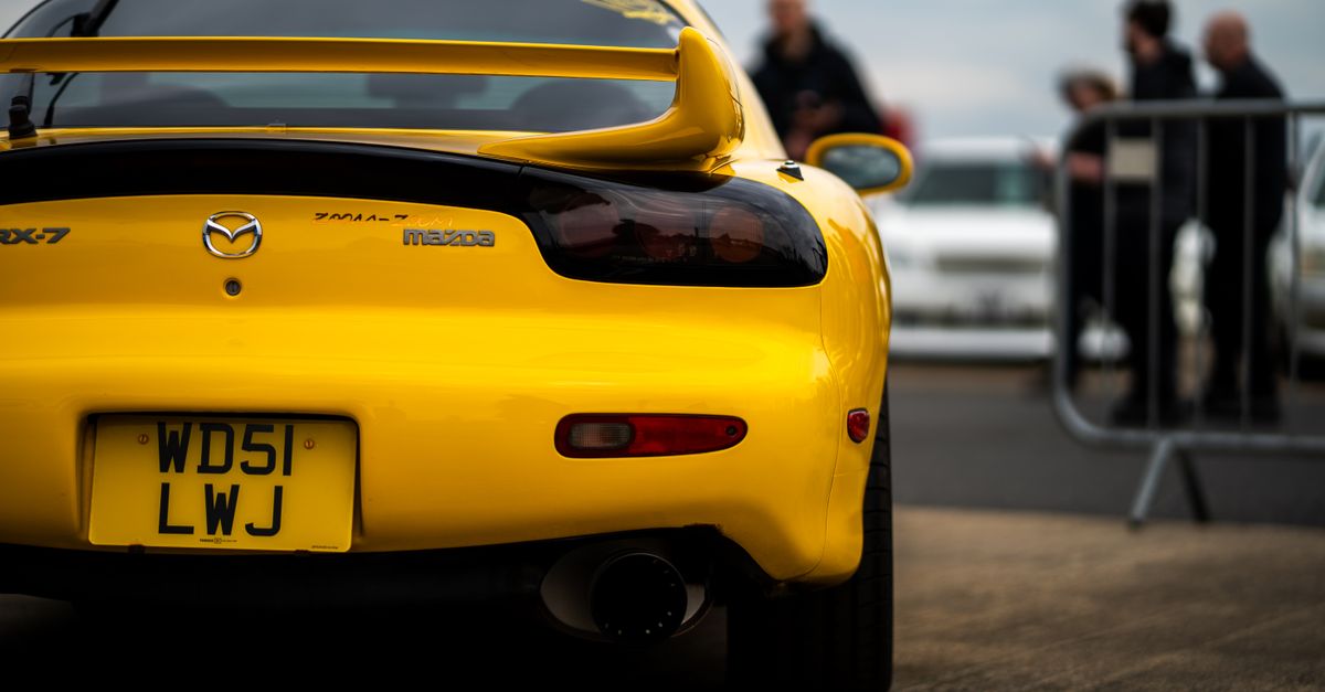 découvrez comment remplacer le rétroviseur latéral d’une mazda rx-7 fd, avec des conseils pour choisir la pièce adaptée et réaliser l’installation.