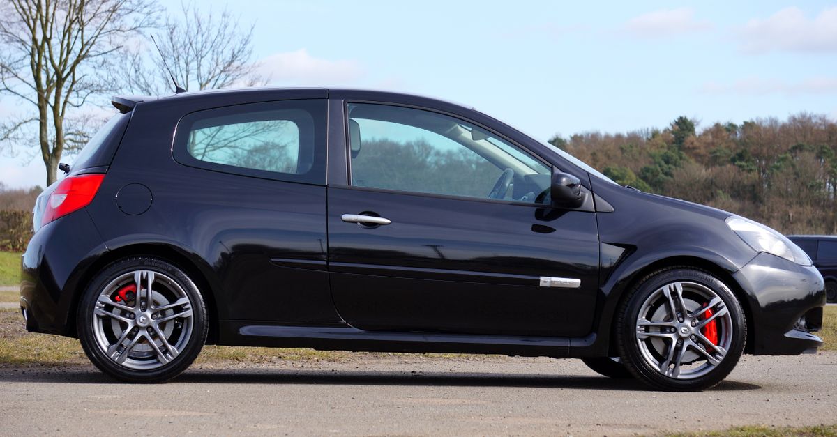 découvrez comment remplacer les plaquettes de frein de votre renault mégane 2 et retrouvez les étapes clés pour un freinage efficace et sécurisé.