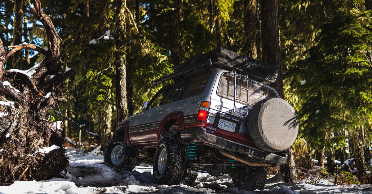 découvrez comment remplacer les essuie-glaces du pare-brise de votre toyota land cruiser série 80 : étapes, conseils et pièces à choisir.